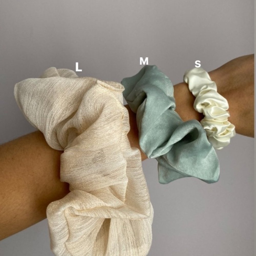 LARGE SCRUNCHY